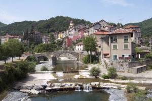 Xtrallusion photo library of independent, self-guided walking and sightseeing holidays in Italy. Pictures, images, photos and photographs taken along the way of this 1-day walking itinerary, to give you a visual impression of the day's walk.